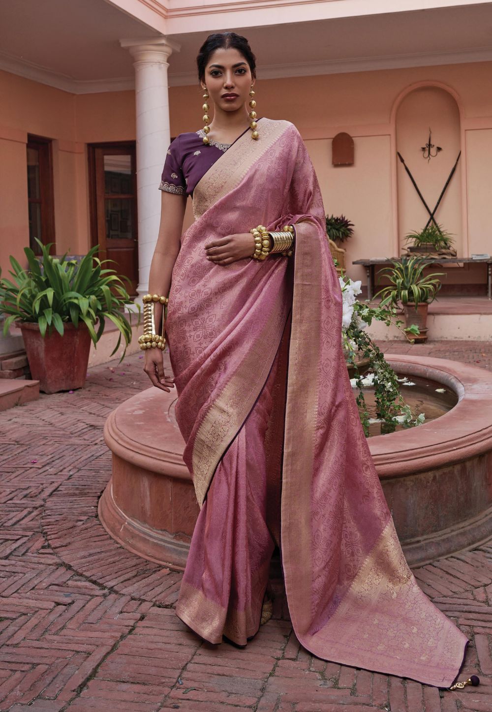 Woven Art Silk Saree in Pink